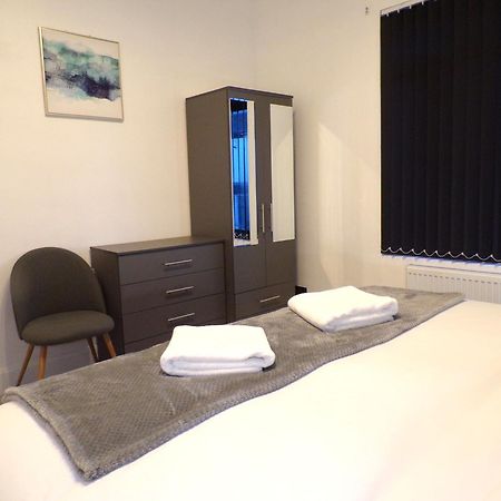 Hazelhurst House - 4 Bedrooms 2 Bathrooms Stoke-on-Trent Eksteriør bilde