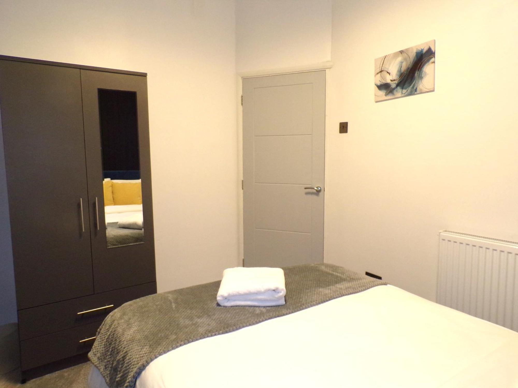 Hazelhurst House - 4 Bedrooms 2 Bathrooms Stoke-on-Trent Eksteriør bilde